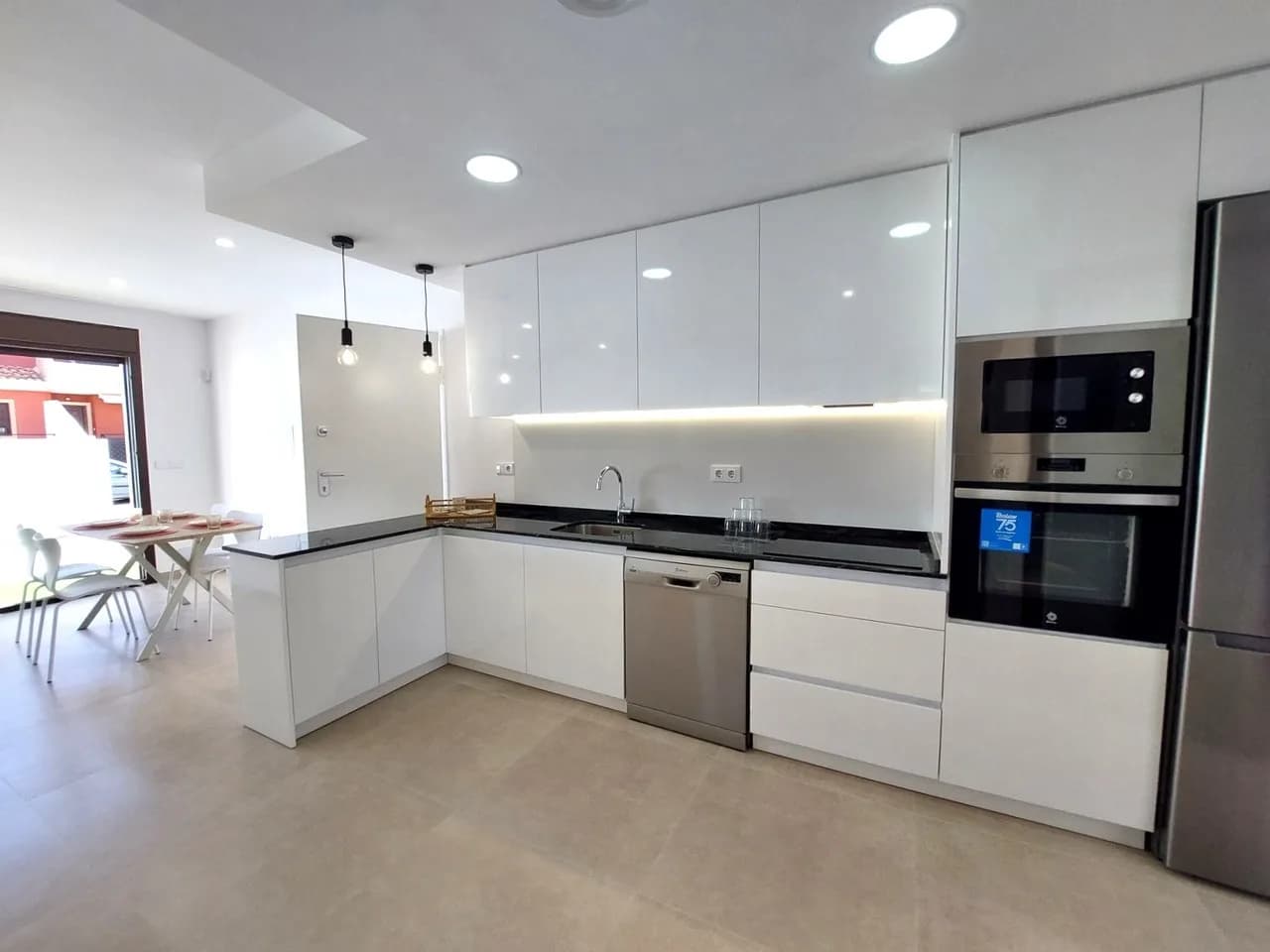 Villa de 3 dormitorios en venta en San Pedro del Pinatar, Murcia - Image 9