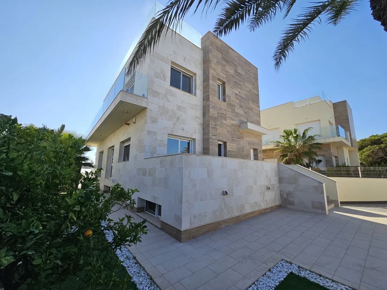 Villa de 5 dormitorios en venta en La Zenia, Alicante - Image 3