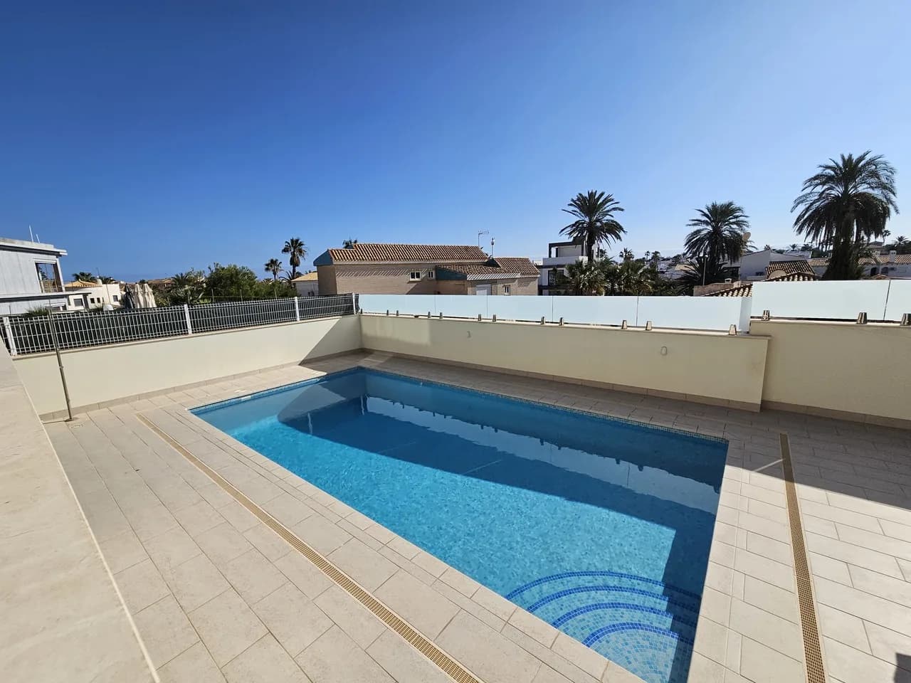 Villa de 5 dormitorios en venta en La Zenia, Alicante - Image 4