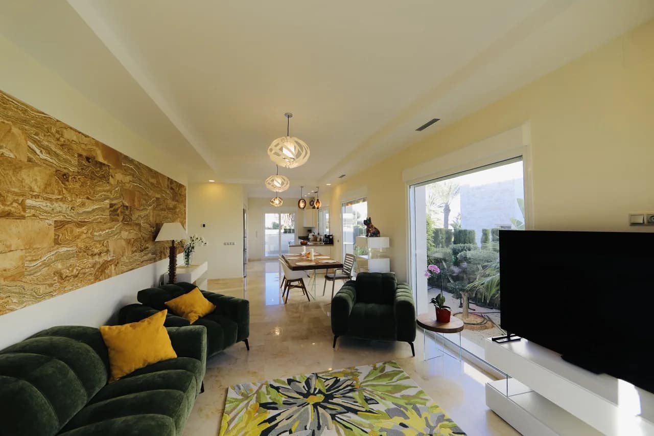 Villa de 5 dormitorios en venta en La Zenia, Alicante - Image 7