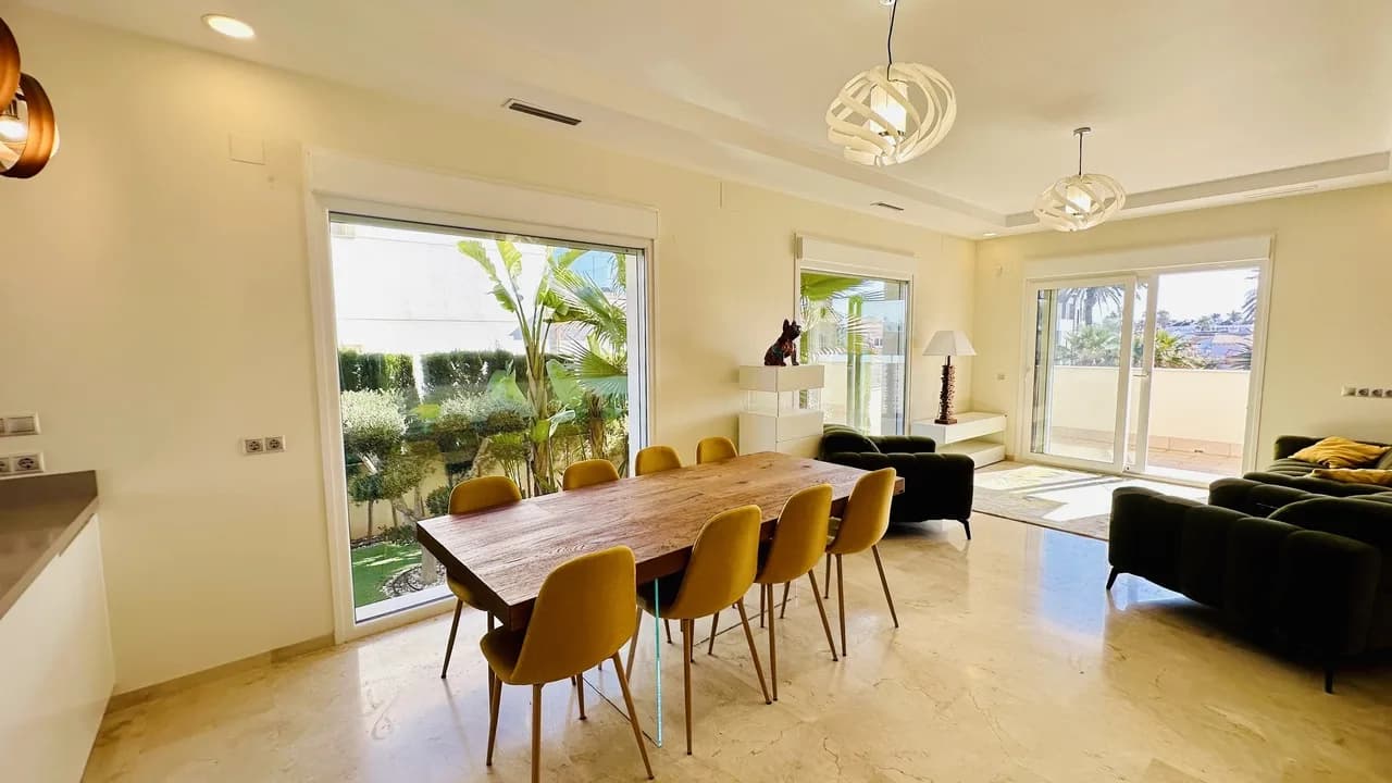 Villa de 5 dormitorios en venta en La Zenia, Alicante - Image 8