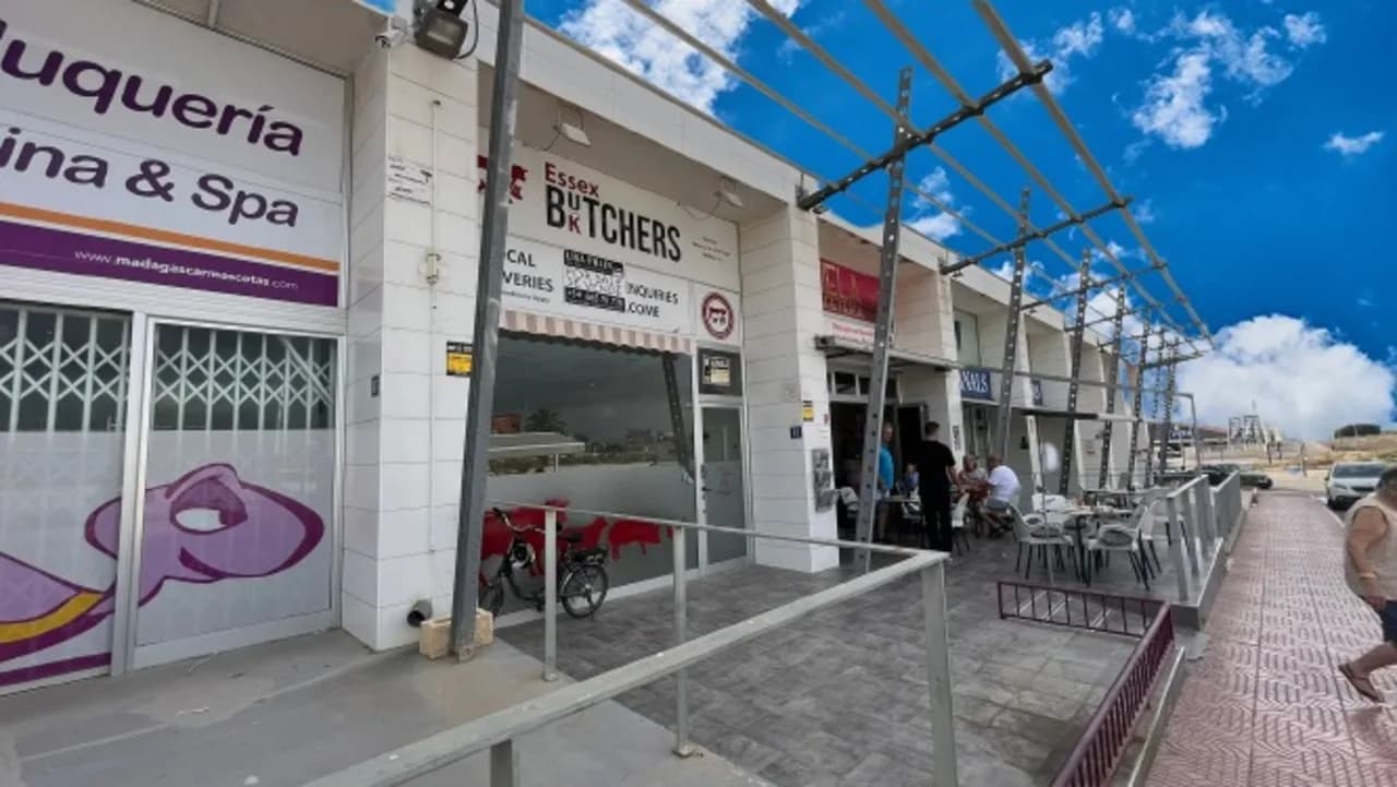 Commercial en venta en Quesada, Alicante - Image 2
