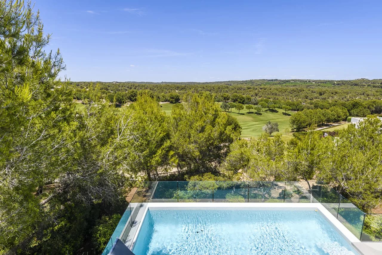 Villa de 3 dormitorios en venta en Las Colinas Golf Resort, Alicante
