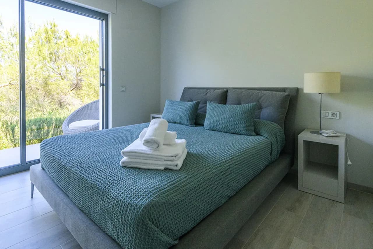 Villa de 3 dormitorios en venta en Las Colinas Golf Resort, Alicante - Image 3