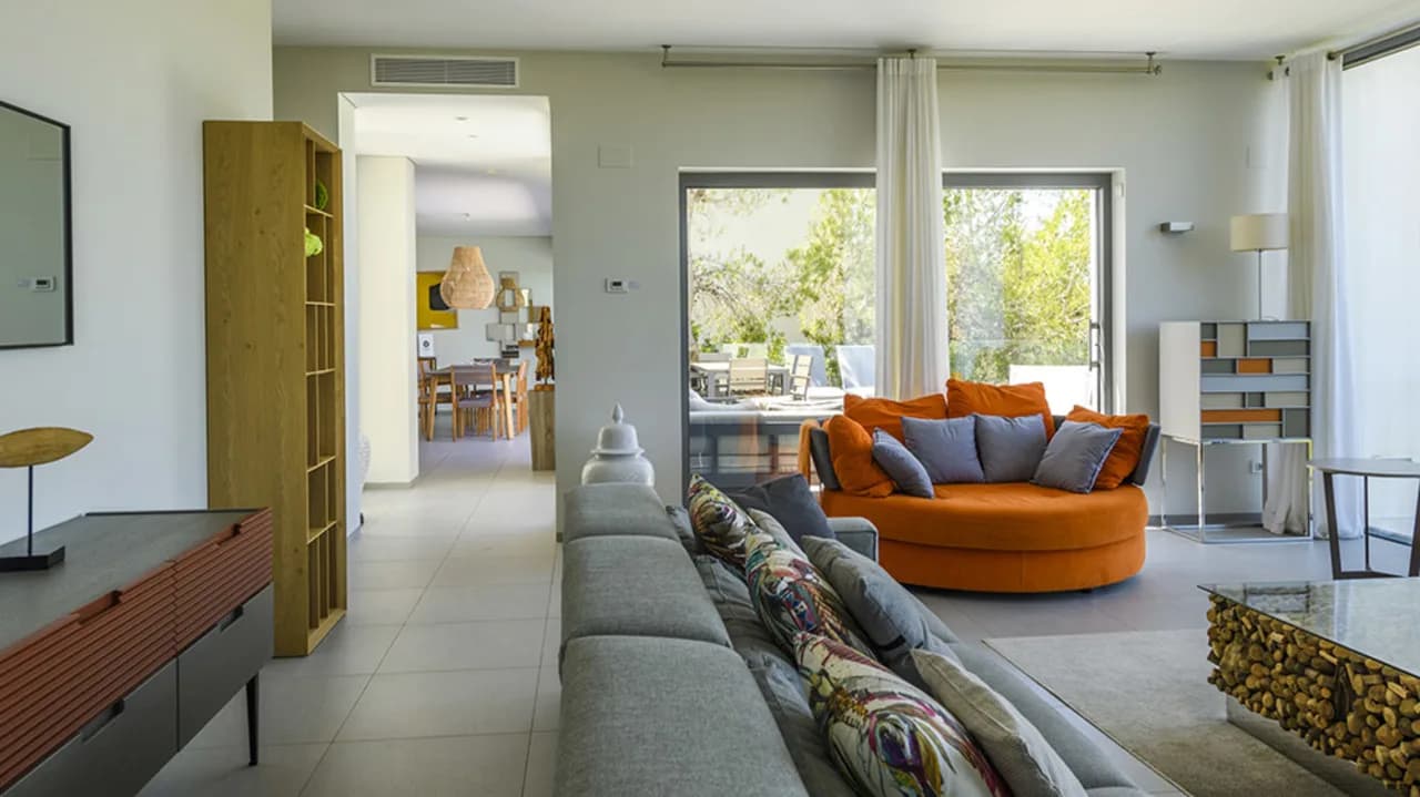 Villa de 3 dormitorios en venta en Las Colinas Golf Resort, Alicante - Image 7
