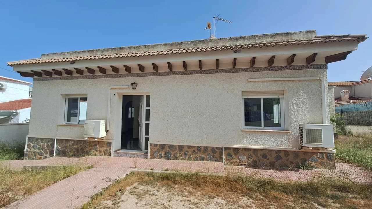 Villa de 5 dormitorios en venta en Villamartin, Alicante