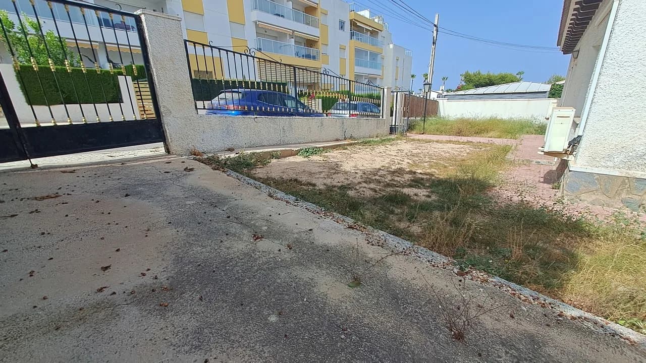 Villa de 5 dormitorios en venta en Villamartin, Alicante - Image 3