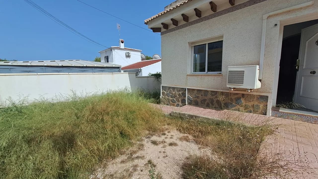 Villa de 5 dormitorios en venta en Villamartin, Alicante - Image 4