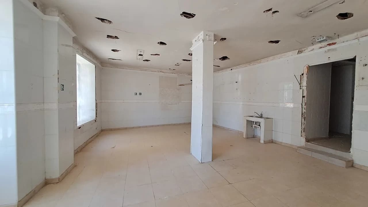 Commercial de 1 dormitorios en venta en Orihuela, Alicante - Image 2