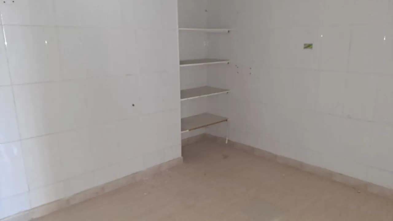 Commercial de 1 dormitorios en venta en Orihuela, Alicante - Image 4