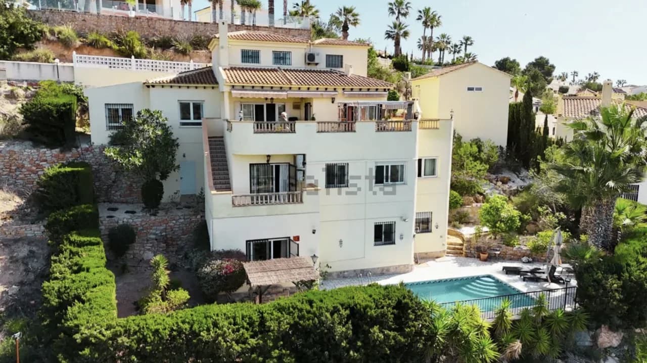 Villa de 5 dormitorios en venta en Villamartin, Alicante
