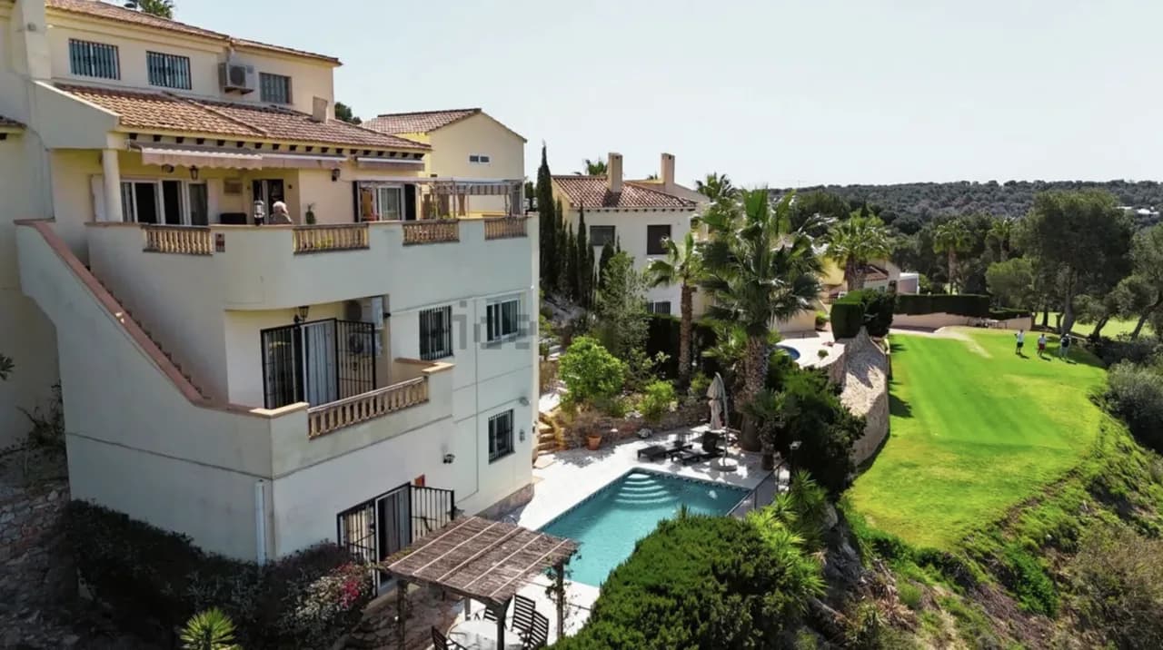 Villa de 5 dormitorios en venta en Villamartin, Alicante - Image 2