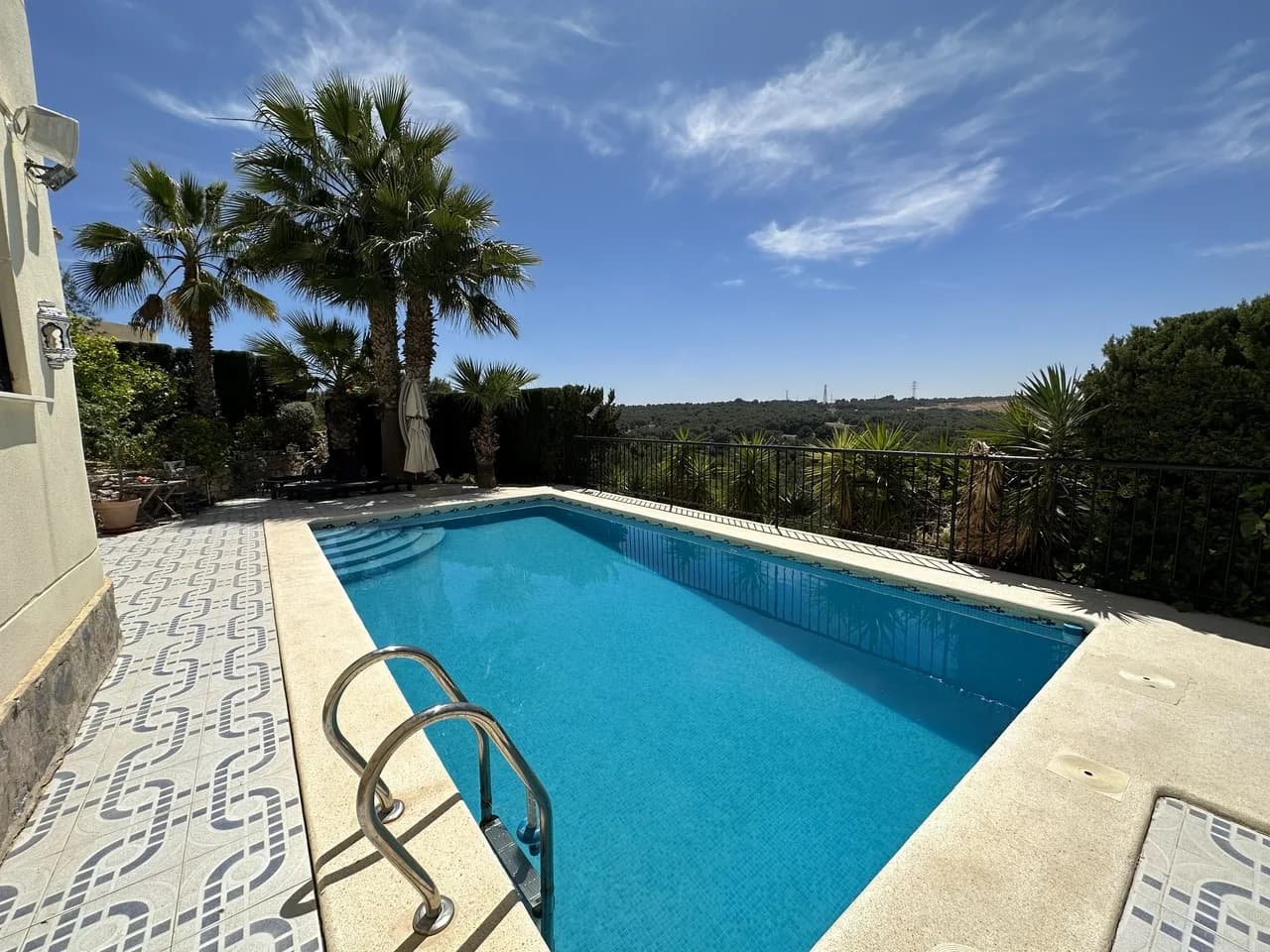 Villa de 5 dormitorios en venta en Villamartin, Alicante - Image 3