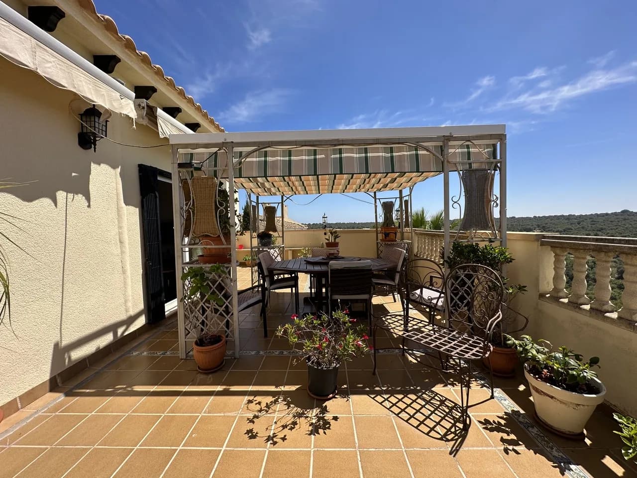 Villa de 5 dormitorios en venta en Villamartin, Alicante - Image 9
