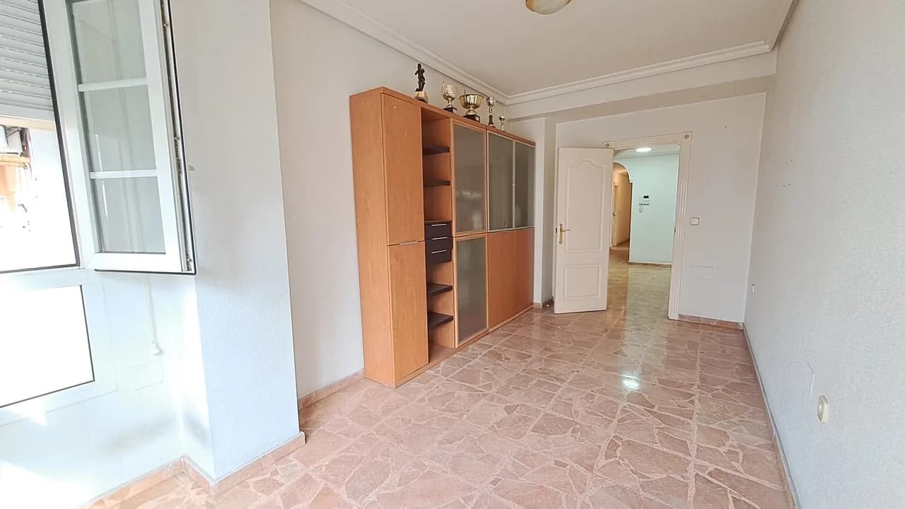 Apartment de 5 dormitorios en venta en Torrevieja, Alicante - Image 3