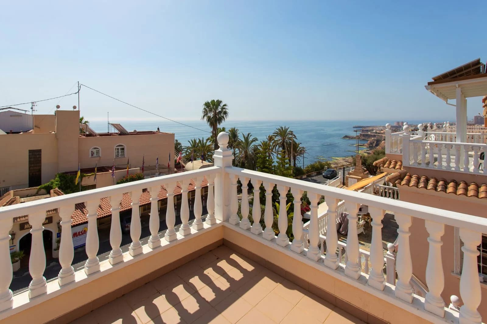 Villa de 4 dormitorios en venta en Torrevieja, Costa Blanca - Image 3