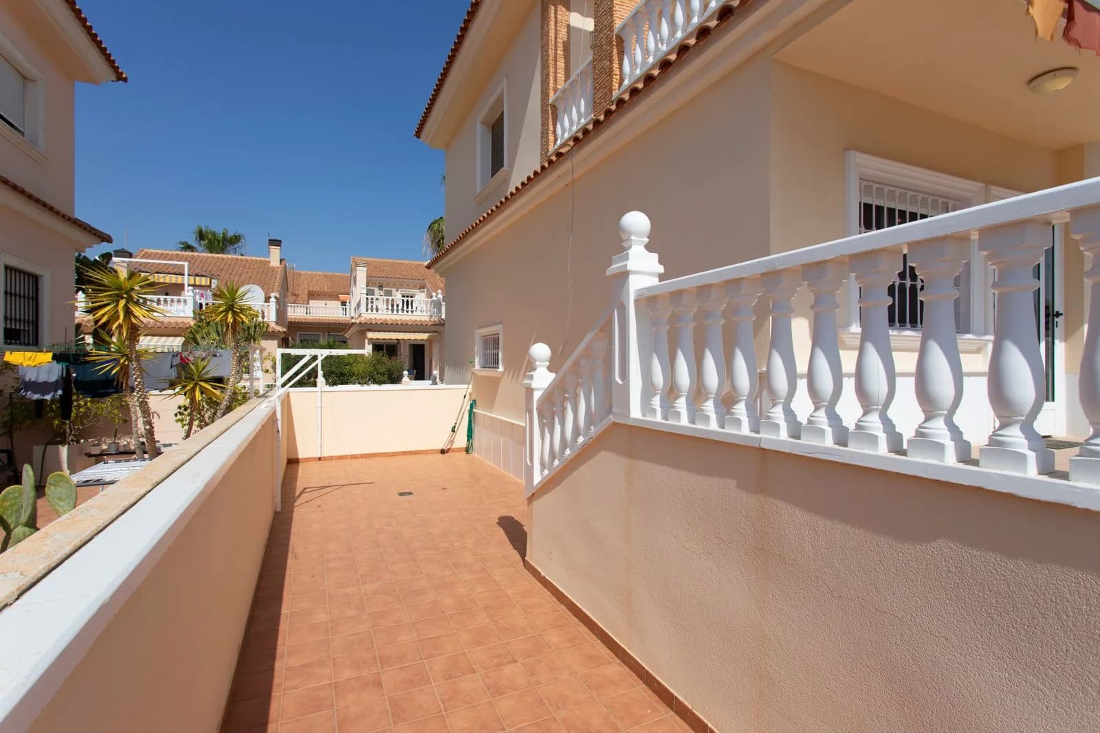 Villa de 4 dormitorios en venta en Torrevieja, Costa Blanca - Image 8