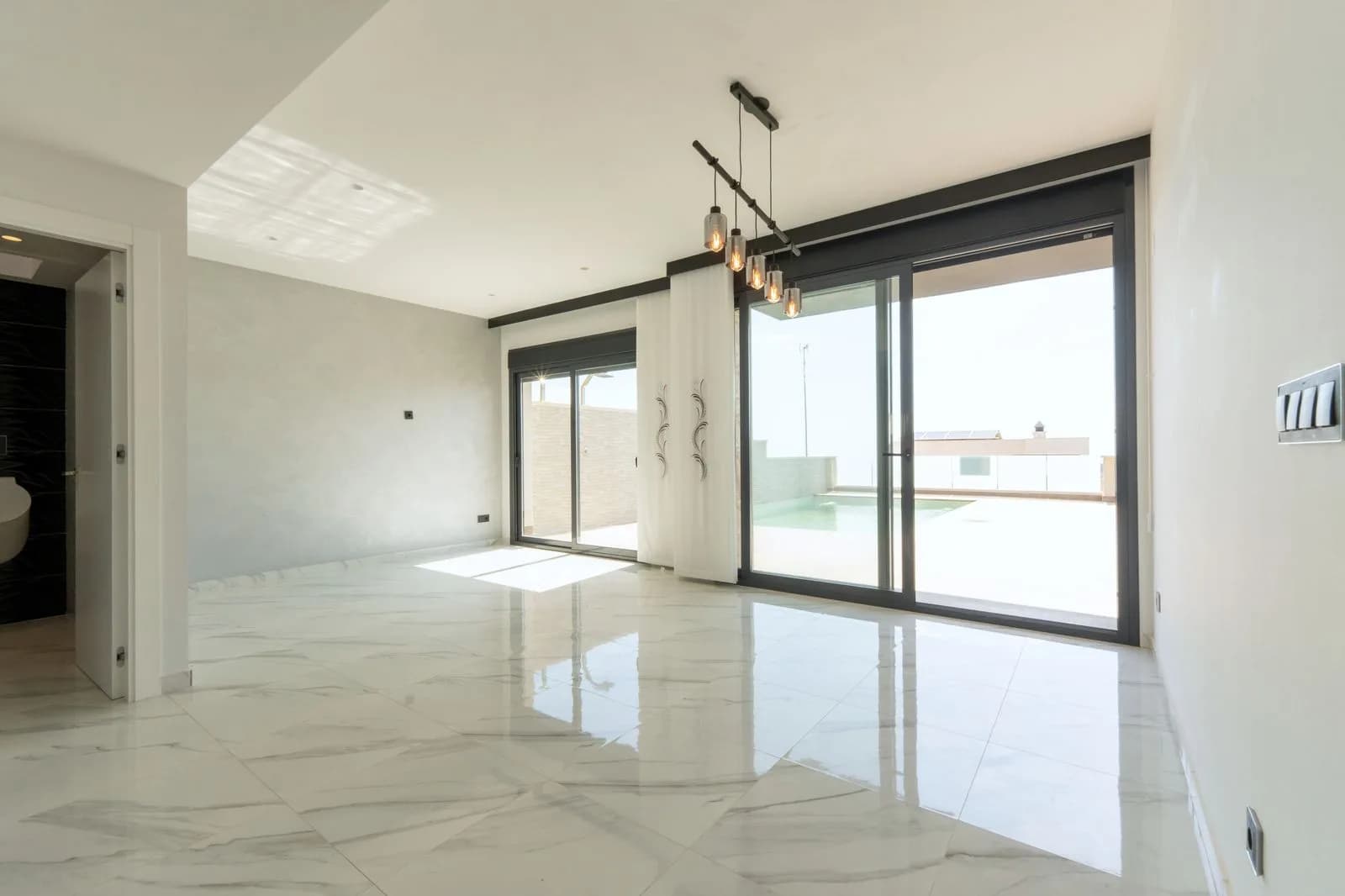 Villa de 3 dormitorios en venta en San Miguel De Salinas, Costa Blanca - Image 2