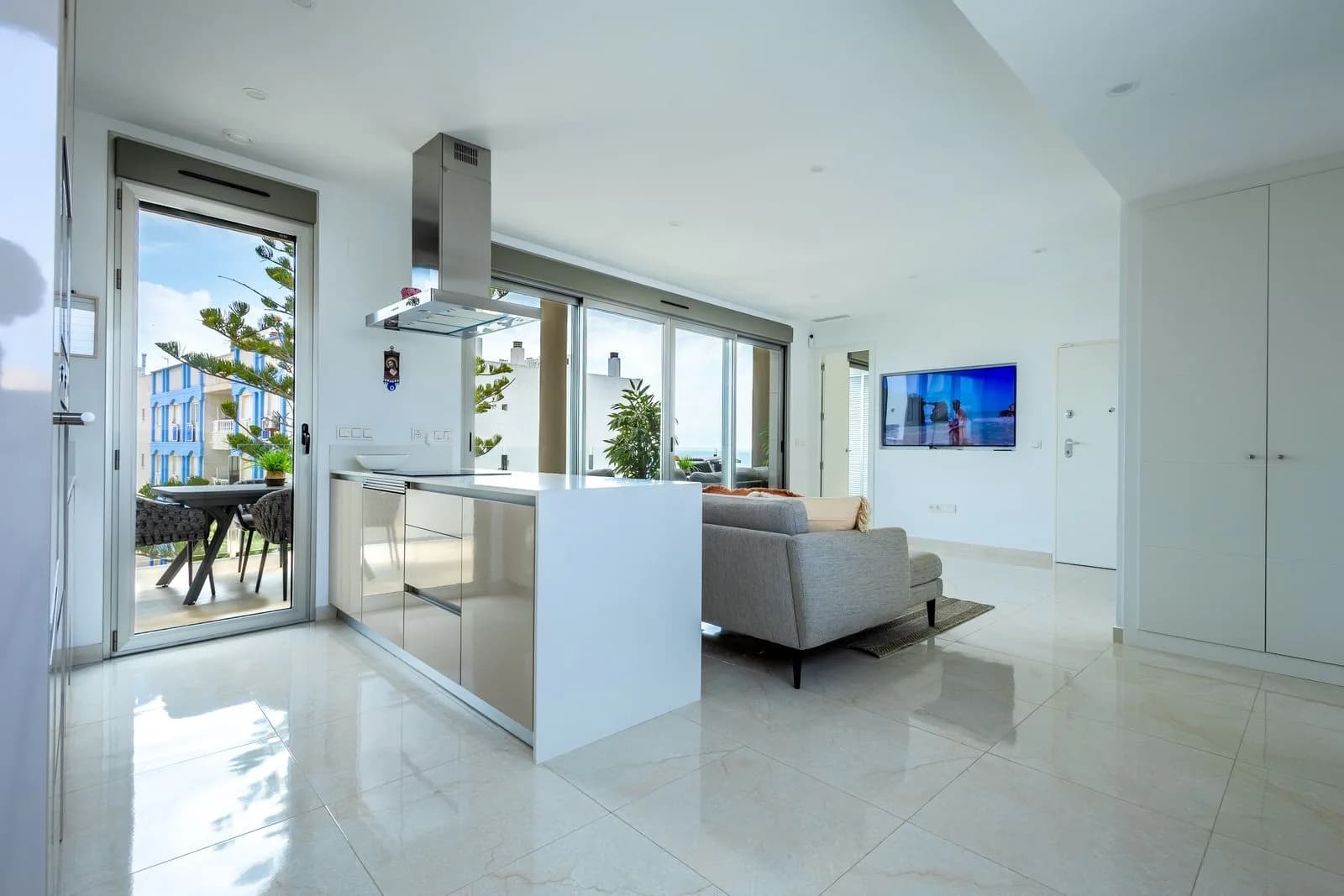 Apartment de 4 dormitorios en venta en Torrevieja, Costa Blanca - Image 2