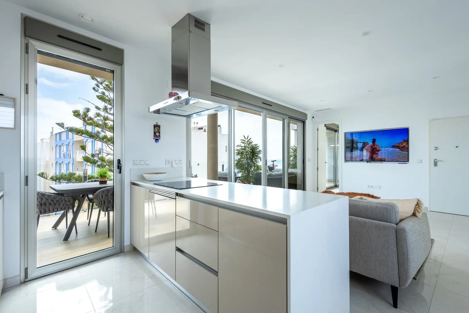 Apartment de 4 dormitorios en venta en Torrevieja, Costa Blanca - Image 3