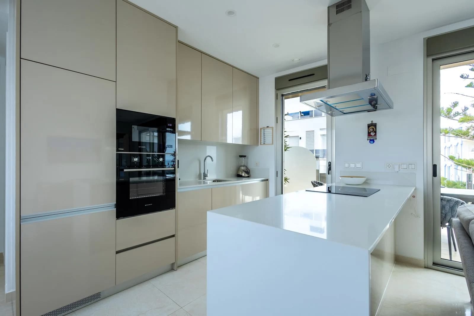 Apartment de 4 dormitorios en venta en Torrevieja, Costa Blanca - Image 4