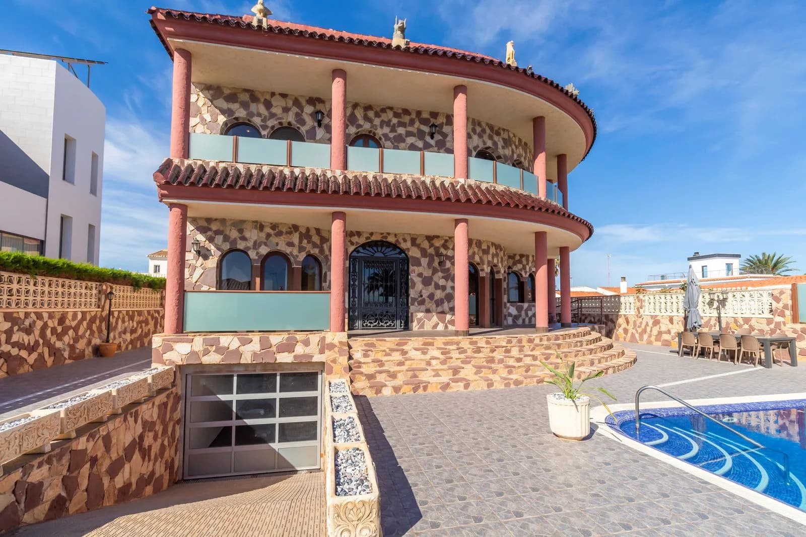 Villa de 4 dormitorios en venta en La Zenia, Costa Blanca