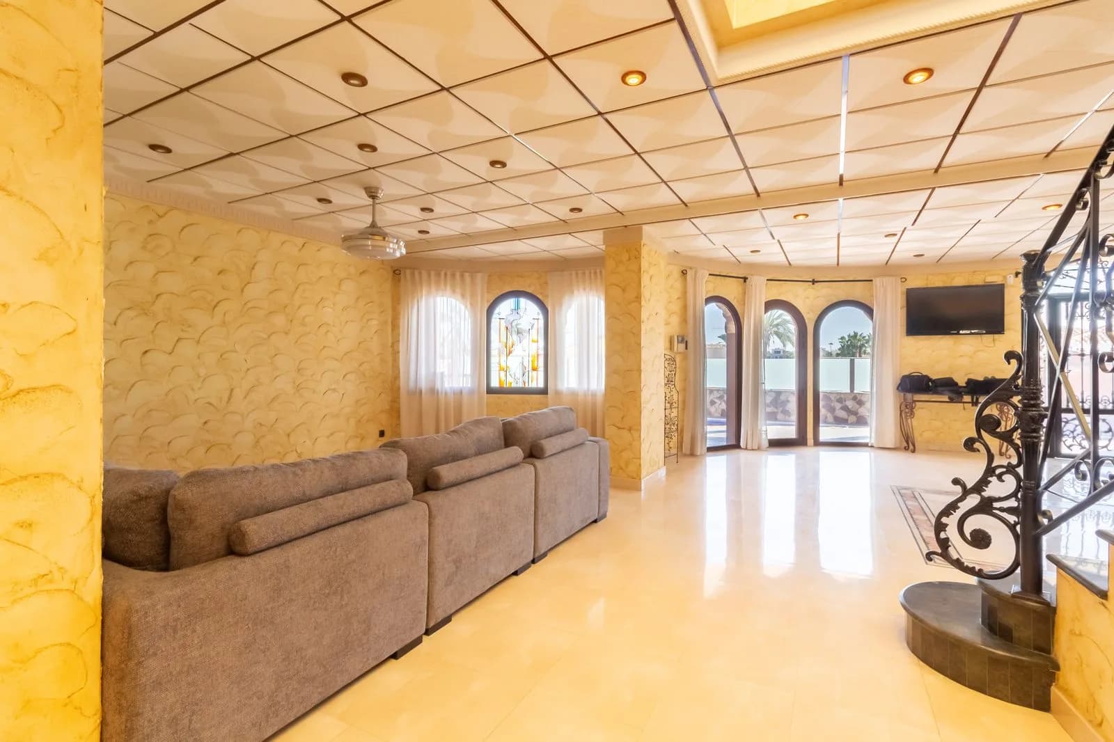 Villa de 4 dormitorios en venta en La Zenia, Costa Blanca - Image 5