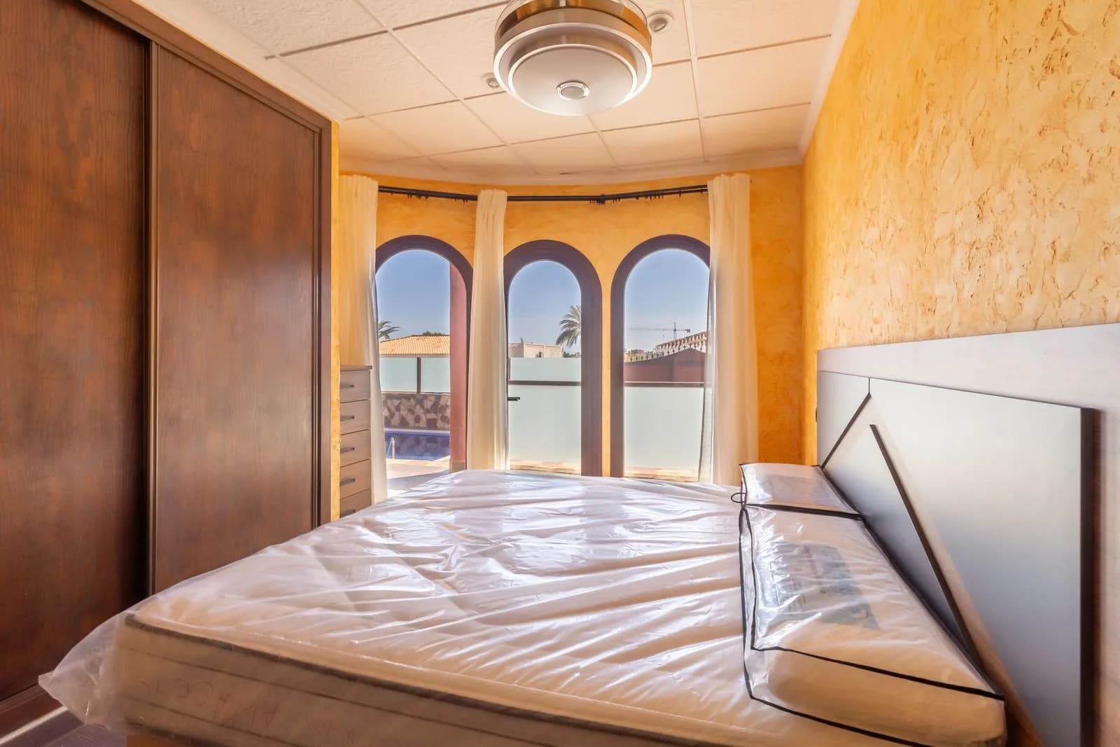 Villa de 4 dormitorios en venta en La Zenia, Costa Blanca - Image 9