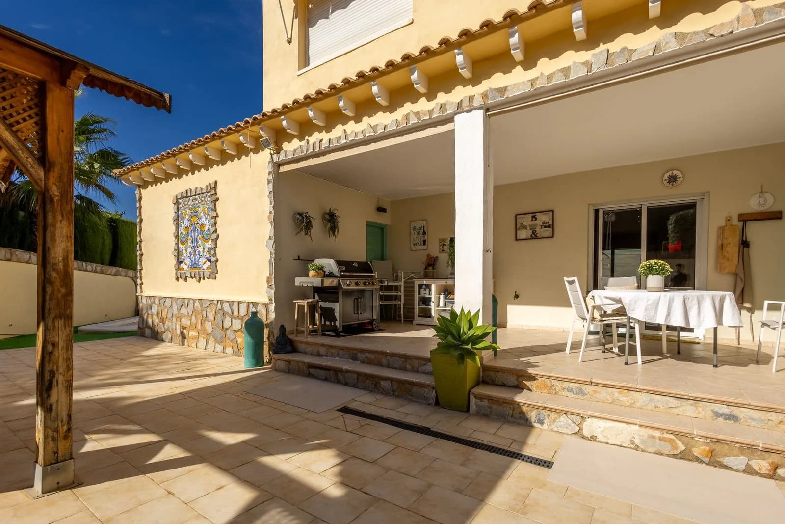 Villa de 5 dormitorios en venta en Torrevieja, Costa Blanca - Image 2