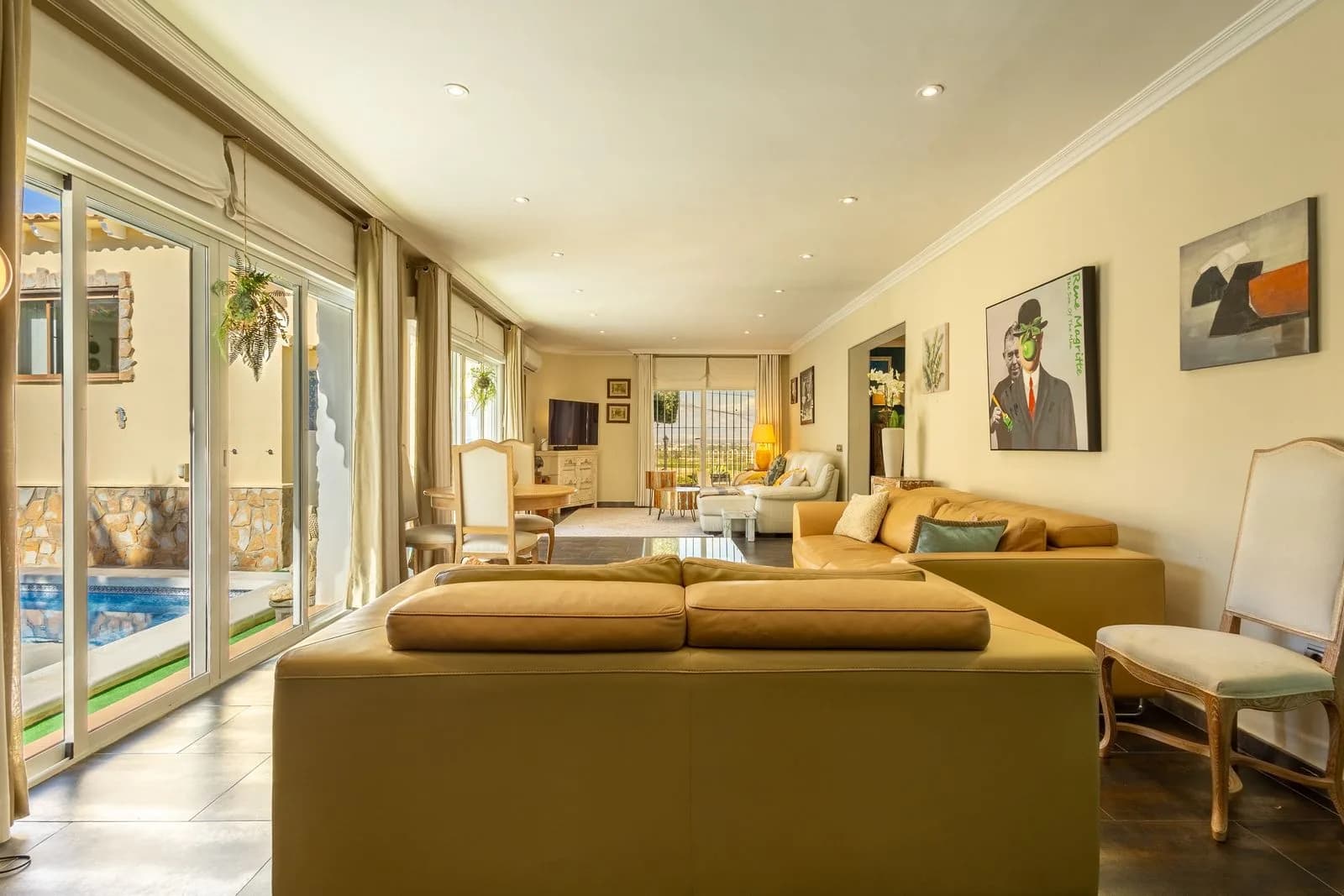 Villa de 5 dormitorios en venta en Torrevieja, Costa Blanca - Image 9