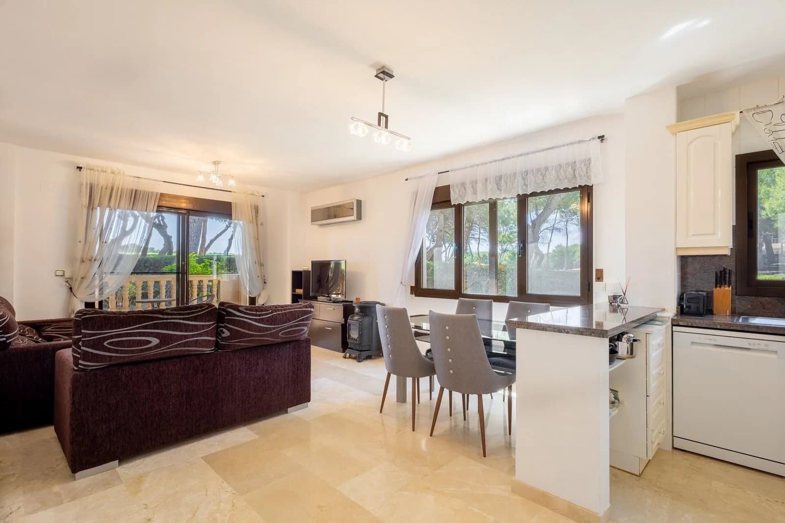 Apartment de 2 dormitorios en venta en VillamartíN, Costa Blanca - Image 2
