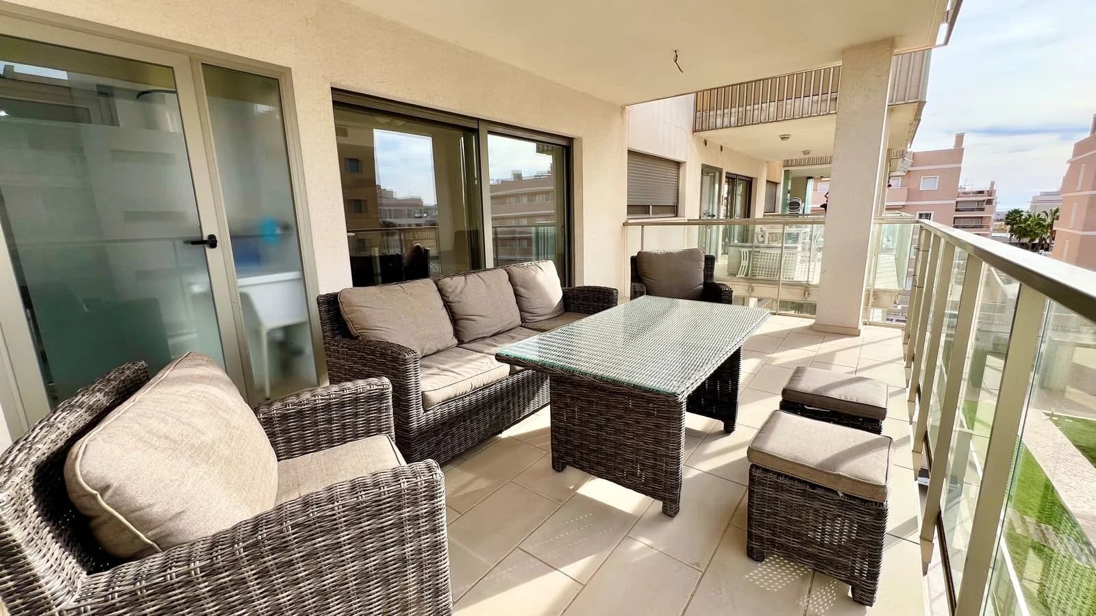 Apartment de 2 dormitorios en venta en Villamartín, Costa Blanca