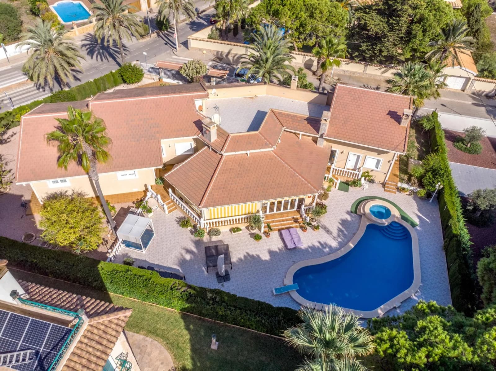 Villa de 3 dormitorios en venta en Cabo Roig, Alicante - Image 2