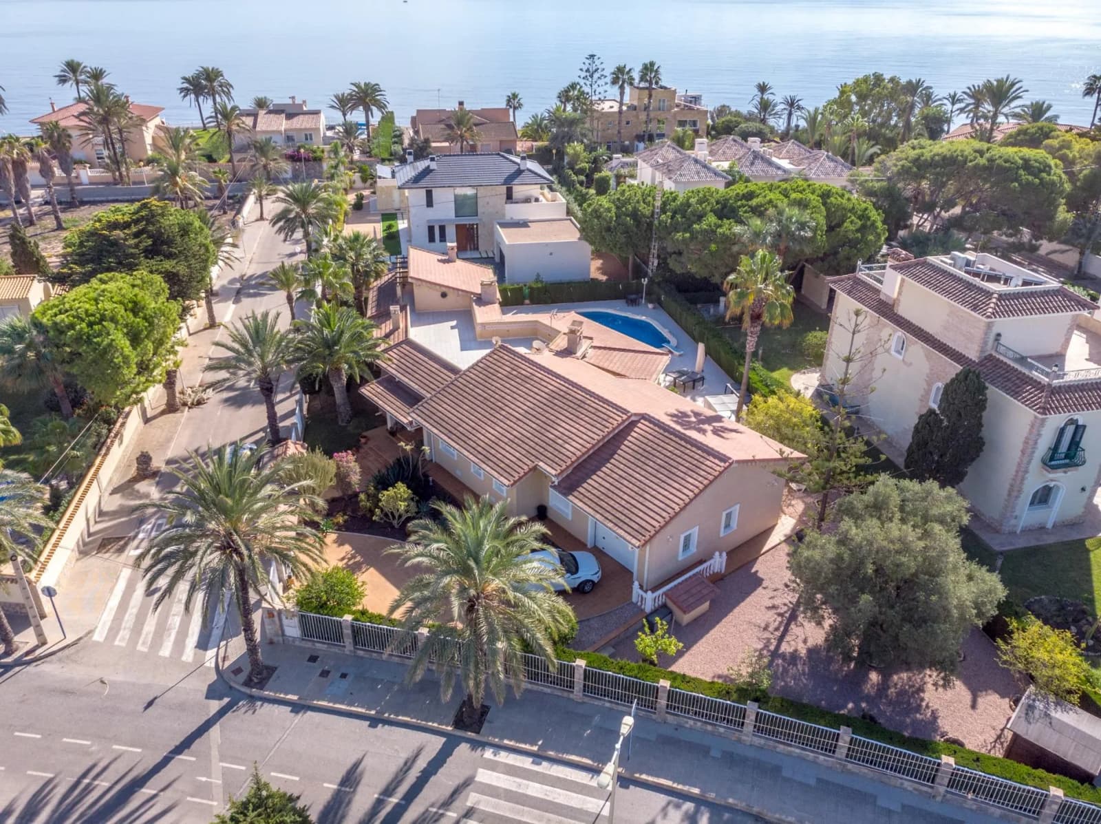 Villa de 3 dormitorios en venta en Cabo Roig, Alicante - Image 3