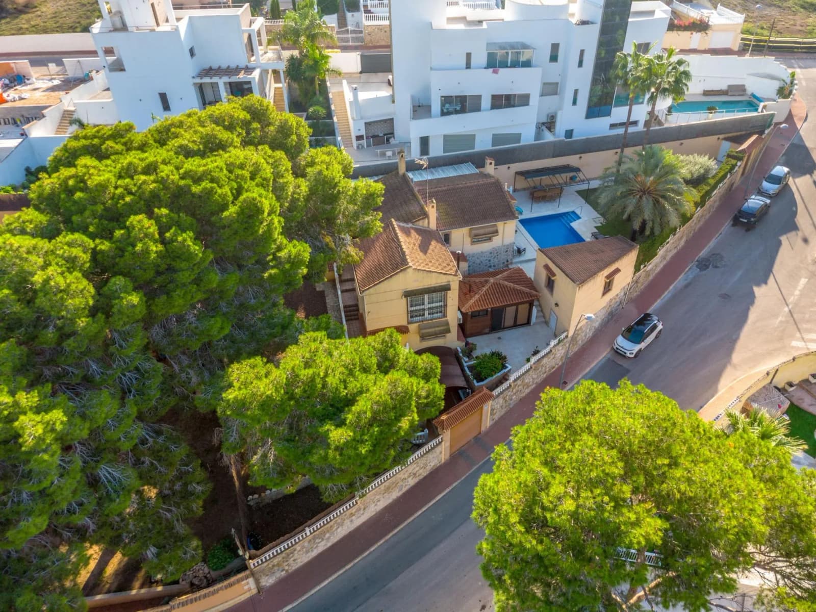 Villa de 4 dormitorios en venta en Torrevieja, Alicante - Image 7