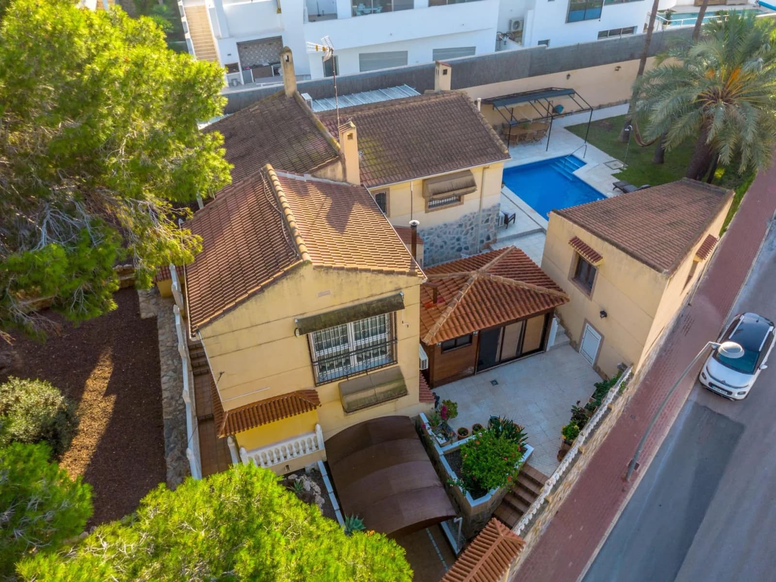 Villa de 4 dormitorios en venta en Torrevieja, Alicante - Image 8