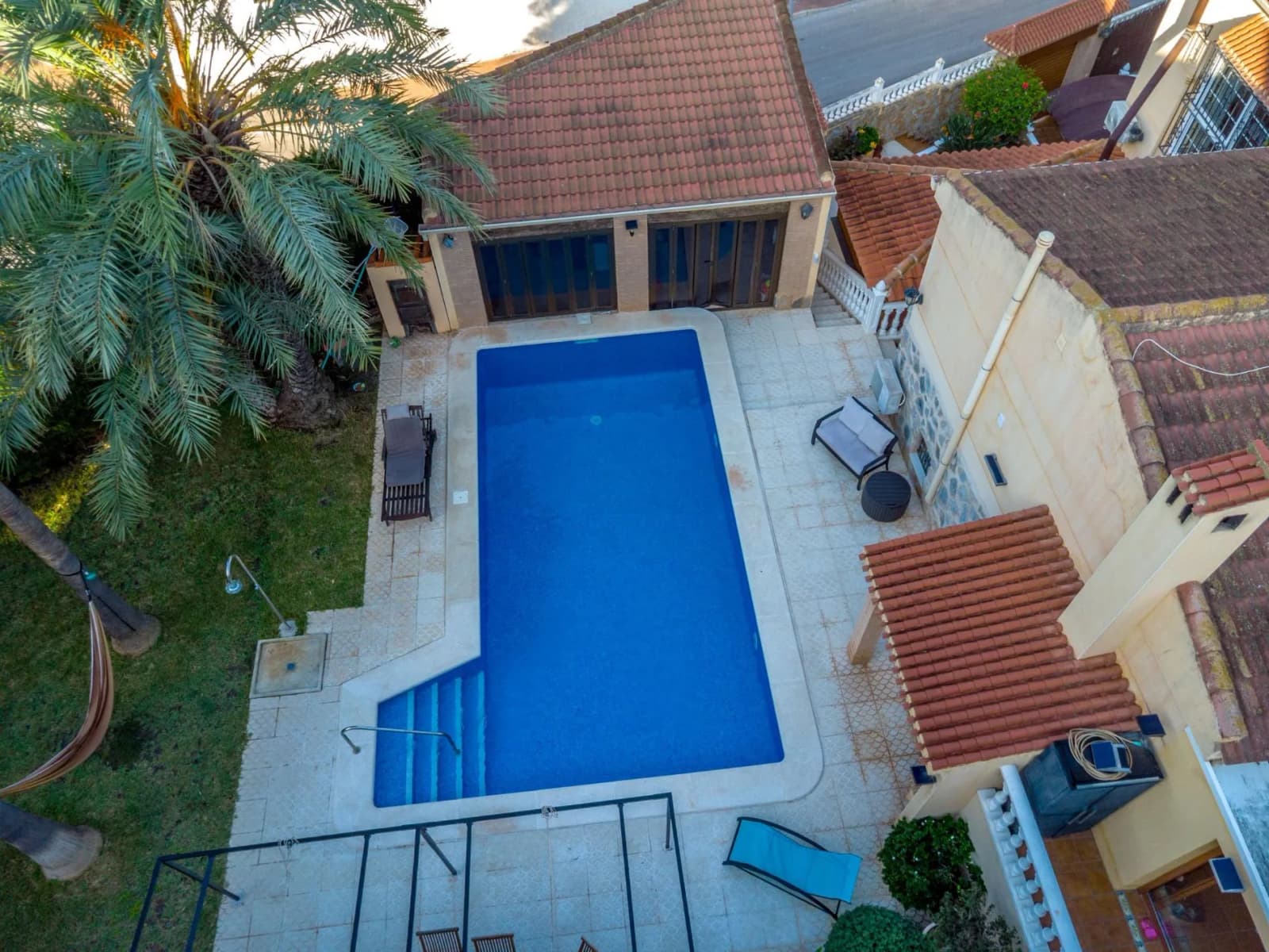 Villa de 4 dormitorios en venta en Torrevieja, Alicante - Image 9