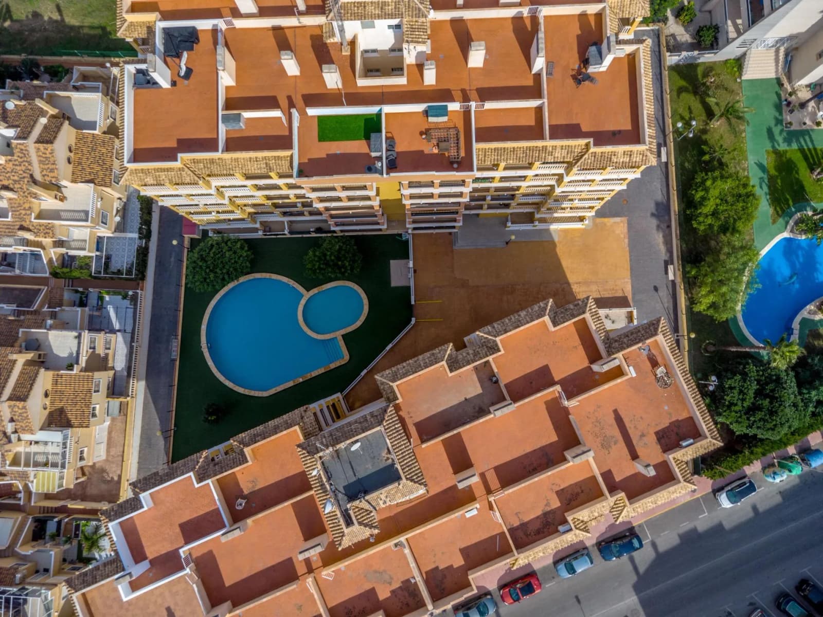 Villa de 2 dormitorios en venta en Torrevieja, Alicante - Image 2