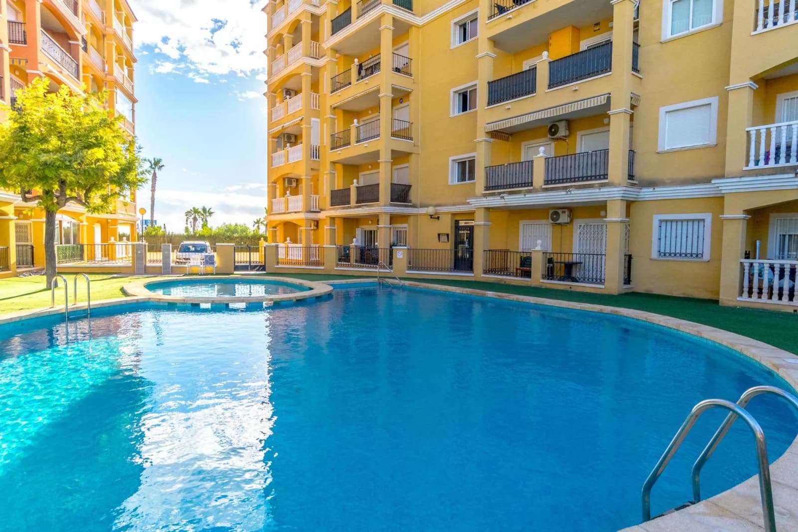 Villa de 2 dormitorios en venta en Torrevieja, Alicante - Image 5