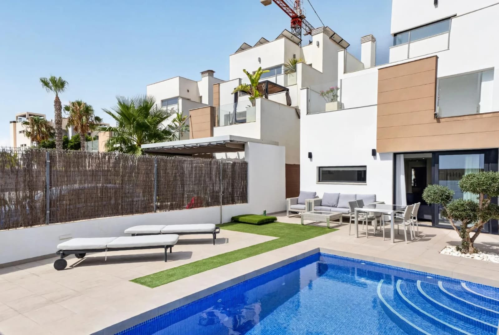 Villa de 3 dormitorios en venta en Guardamar Del Segura, Alicante - Image 2