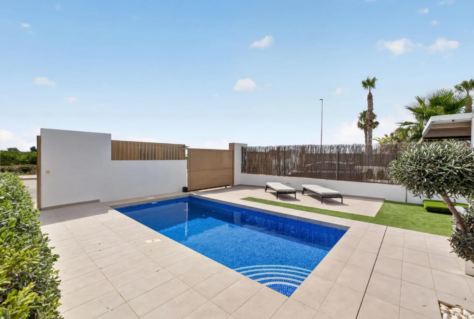Villa de 3 dormitorios en venta en Guardamar Del Segura, Alicante - Image 4