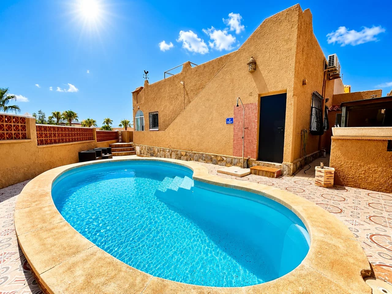 Bungalow de 2 dormitorios en venta en Villamartin, Alicante