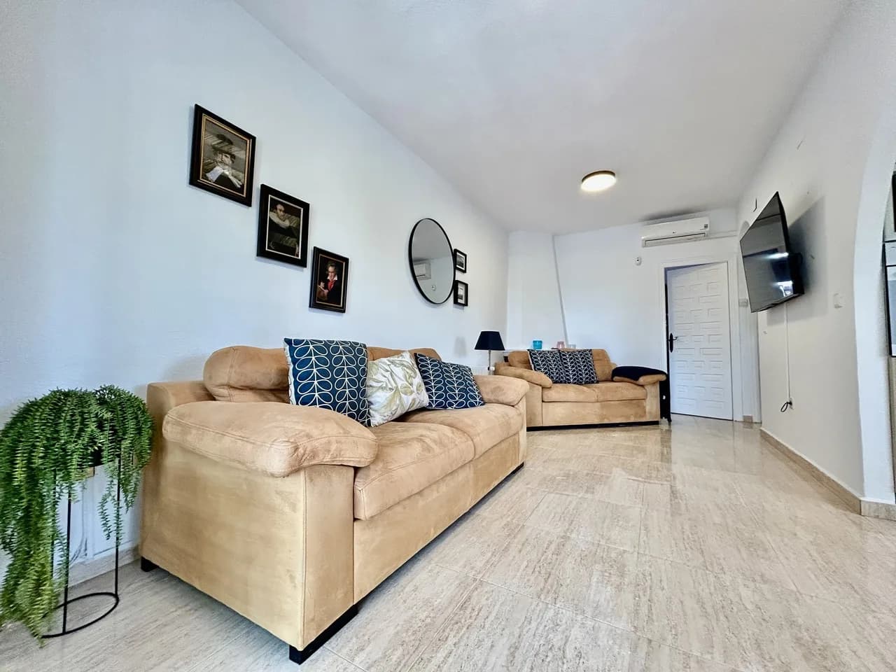 Bungalow de 2 dormitorios en venta en Villamartin, Alicante - Image 4