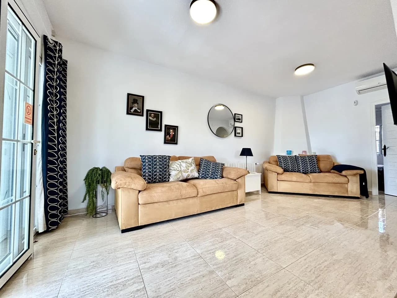 Bungalow de 2 dormitorios en venta en Villamartin, Alicante - Image 5