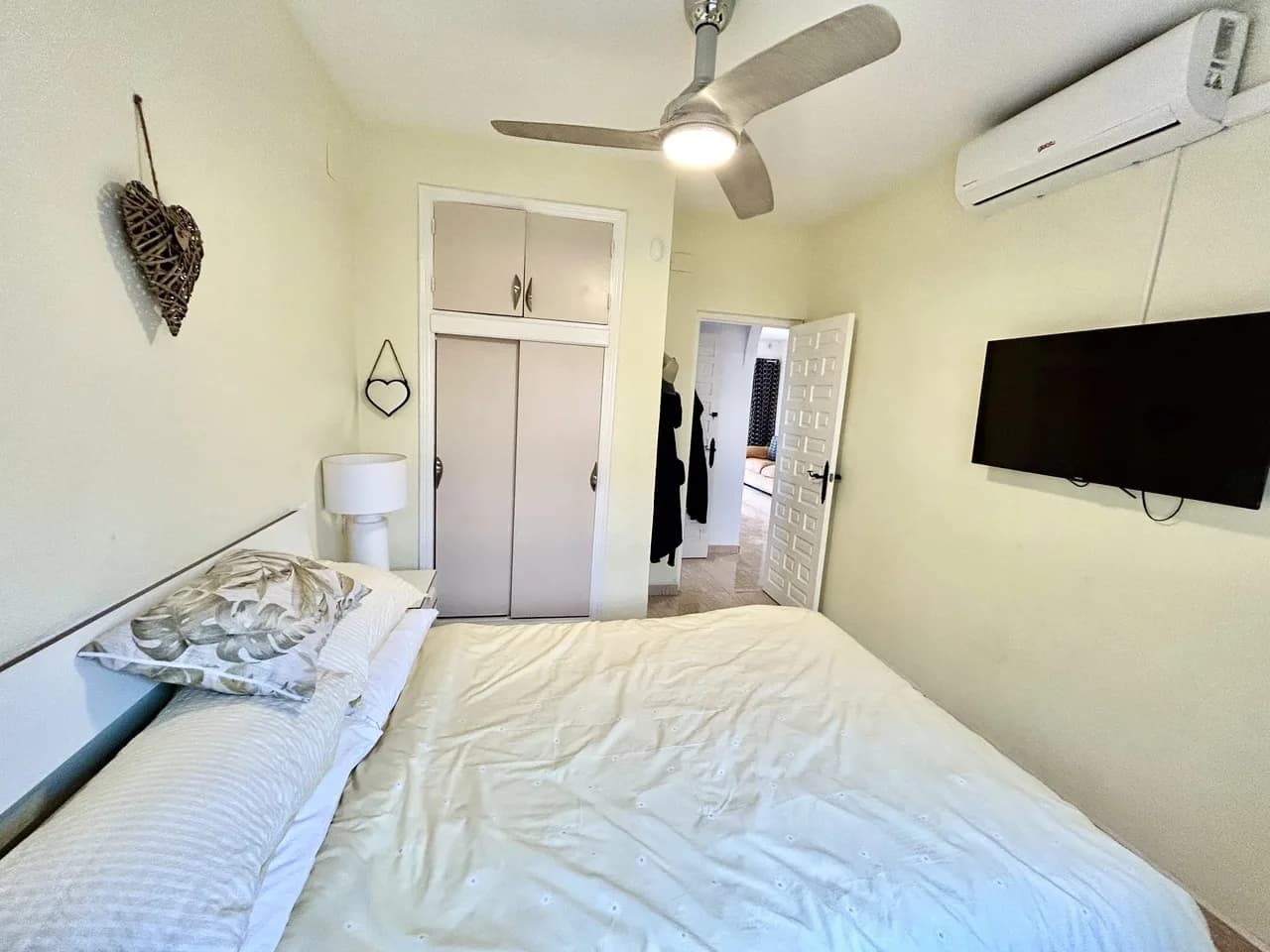 Bungalow de 2 dormitorios en venta en Villamartin, Alicante - Image 8