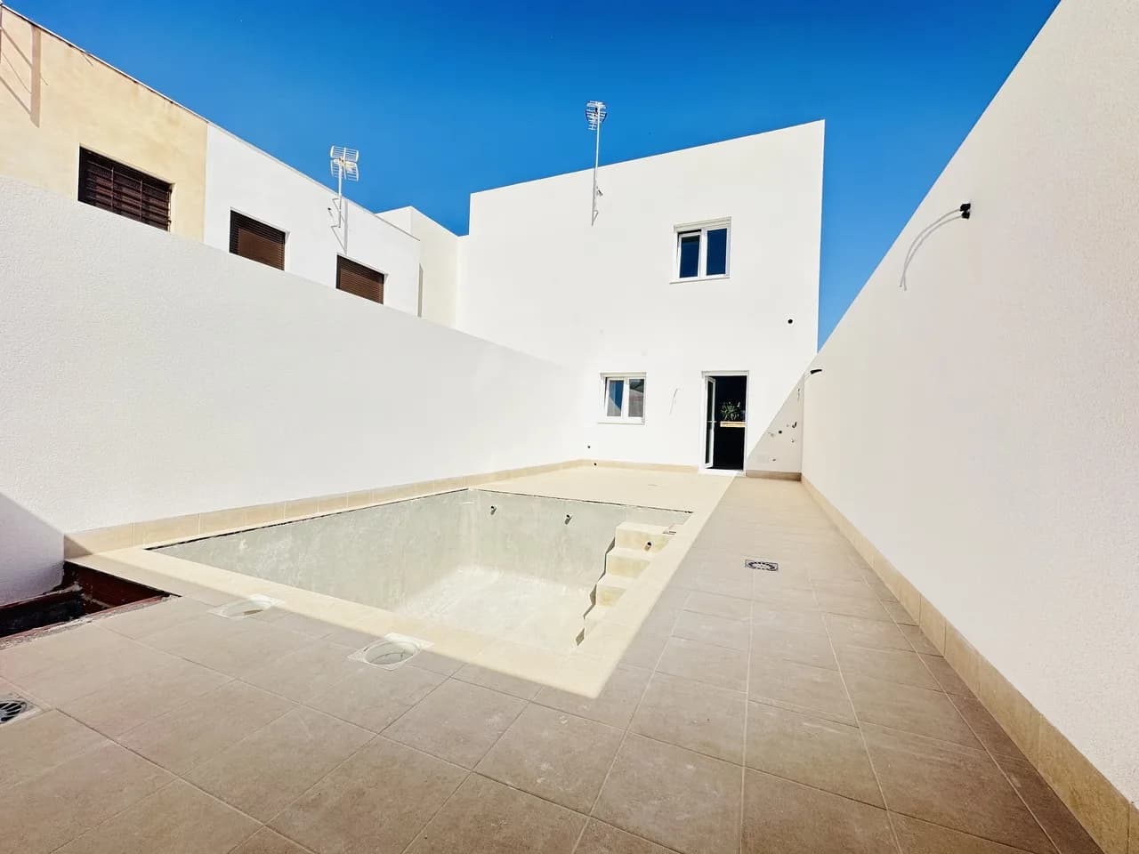 Villa de 3 dormitorios en venta en Pilar De La Horadada, Alicante - Image 3