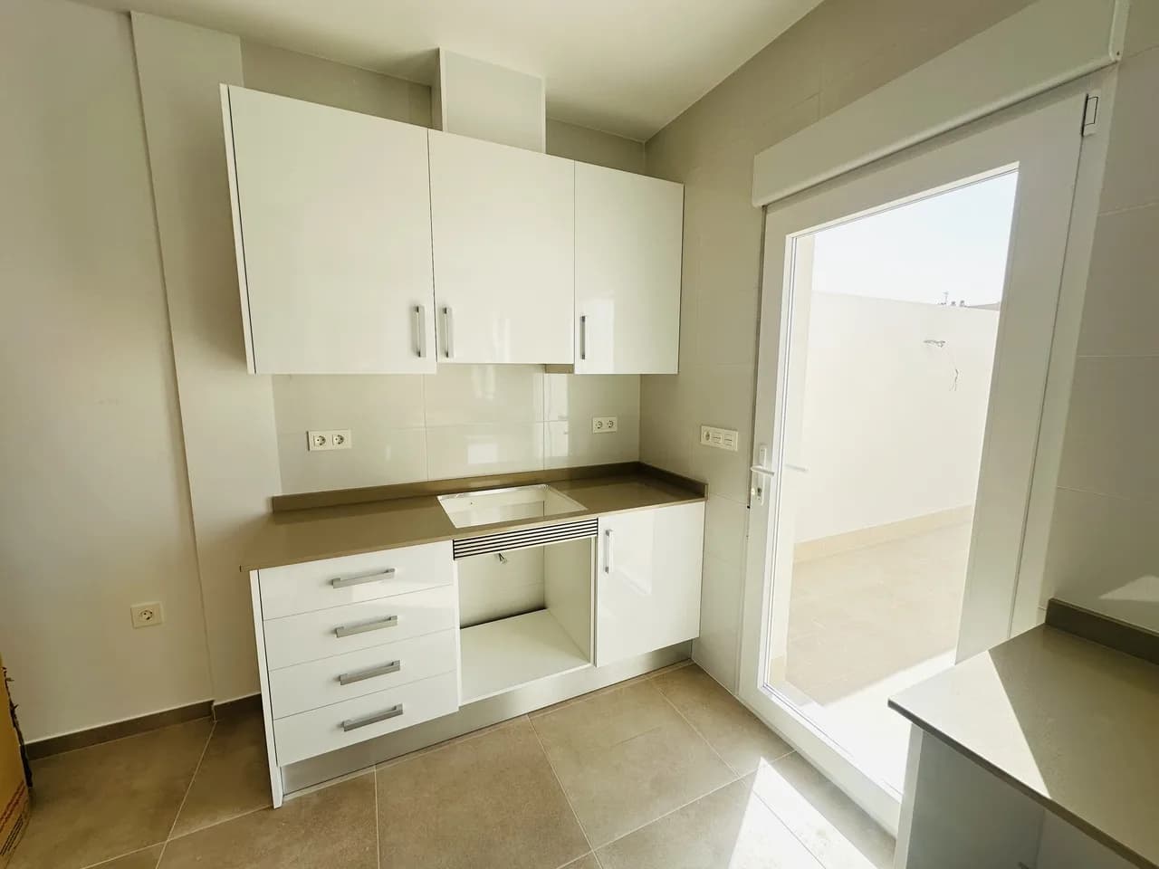 Villa de 3 dormitorios en venta en Pilar De La Horadada, Alicante - Image 8