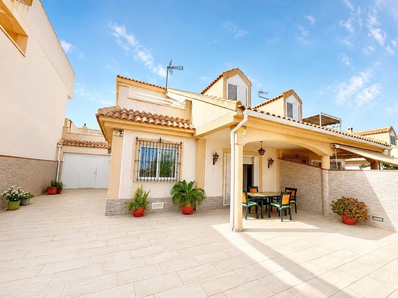 Townhouse de 3 dormitorios en venta en Torre de La Horadada, Alicante