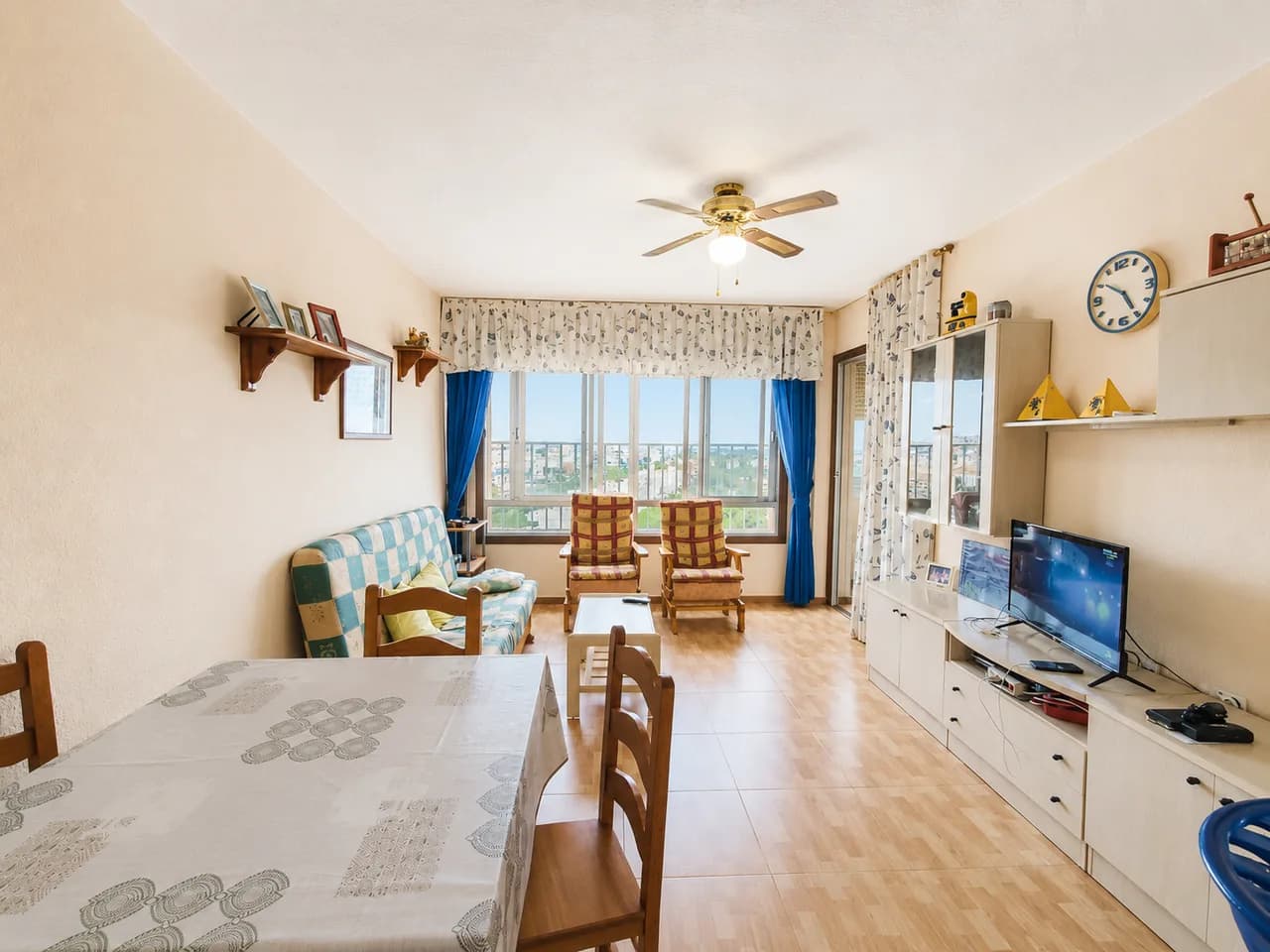 Villa de 2 dormitorios en venta en La Zenia, Alicante