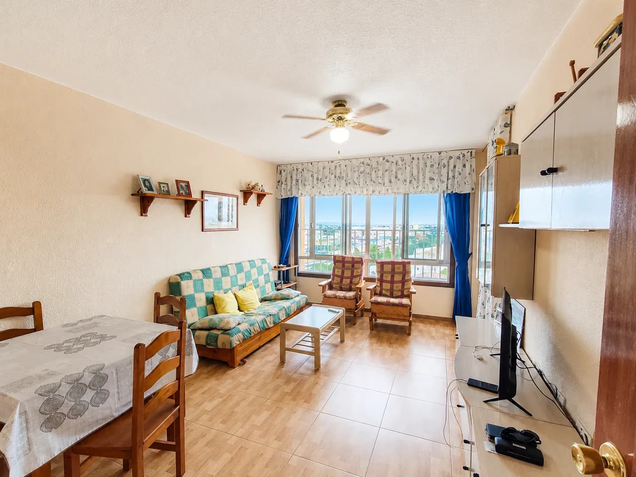 Villa de 2 dormitorios en venta en La Zenia, Alicante - Image 3
